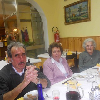 Nella foto Nonna Armanda, la nuora Liliana e il figlio Giovanni