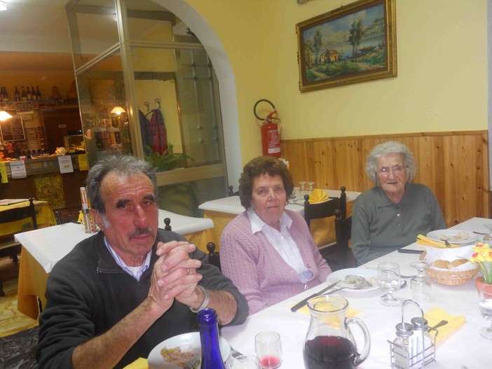 Nella foto Nonna Armanda, la nuora Liliana e il figlio Giovanni