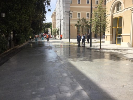 Savona, svelata piazza Pertini ma non mancano le polemiche. Le opposizioni: "Una mancanza di rispetto nei confronti dei cittadini" Savona, svelata piazza Pertini ma non mancano le polemiche. Le opposizioni: "Una mancanza di rispetto nei confronti dei cittadini"