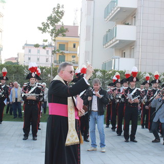 Assenza del Vescovo Olivieri all'inaugurazione del monumento dei Carabinieri ad Albenga
