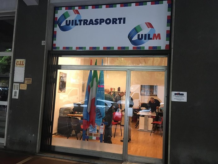 Savona, inaugurata la nuova sede della Uil Trasporti: "Da definire ancora diverse problematiche portuali"