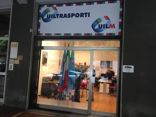 Savona, inaugurata la nuova sede della Uil Trasporti: "Da definire ancora diverse problematiche portuali"