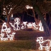 Si accende il Presepe Luminoso di Celle, la Natività splende vicino alla Cappella di San Lorenzo e Sant'Antonio Si accende il Presepe Luminoso di Celle, la Natività splende vicino alla Cappella di San Lorenzo e Sant'Antonio
