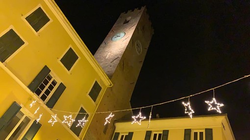 Noli accende le luminarie natalizie: "Che sia un Natale di prudenza e speranza"