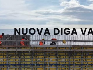 Foto tratte dal video pubblicato sul canale YouTube Ports of Genoa Foto tratte dal video pubblicato sul canale YouTube Ports of Genoa