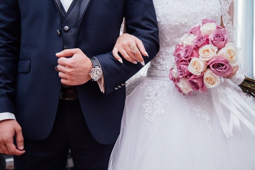 Diocesi, nuove norme su luoghi e tempi dei matrimoni Diocesi, nuove norme su luoghi e tempi dei matrimoni