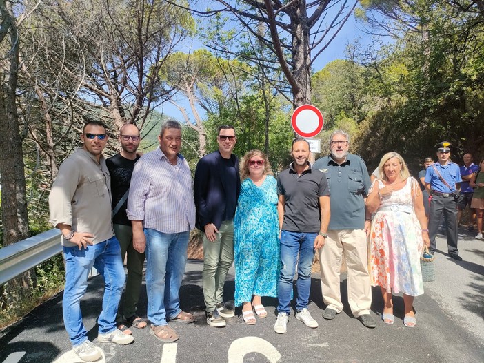 Toirano inaugura la nuova strada di collegamento tra centro storico e località Orti Pagliacci: il progetto finanziato dalla Regione Toirano inaugura la nuova strada di collegamento tra centro storico e località Orti Pagliacci: il progetto finanziato dalla Regione