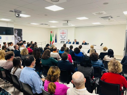 Regione, Toti incontra i neo dipendenti assunti da ottobre 2020 Regione, Toti incontra i neo dipendenti assunti da ottobre 2020