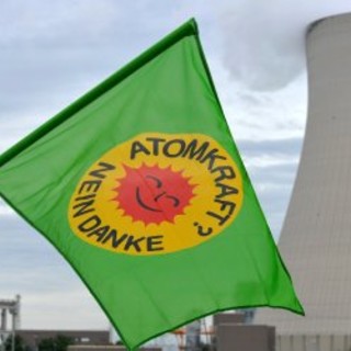 Nucleare: sempre peggio. La Germania se ne accorge e vincono i Verdi, in Italia si glissa