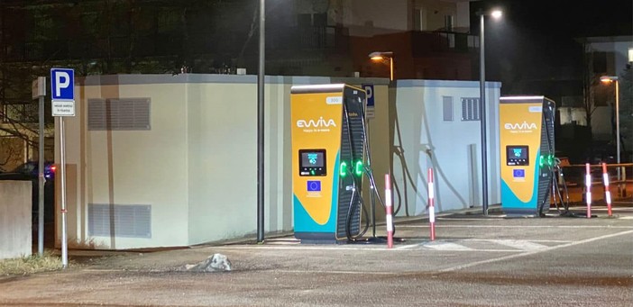 Millesimo: nuova stazione di ricarica elettrica per auto, l'attivazione in via Moneta (FOTO)