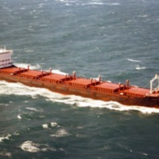 41 anni fa il naufragio della Tito Campanella: una lapide davanti alla Torretta per non dimenticare 41 anni fa il naufragio della Tito Campanella: una lapide davanti alla Torretta per non dimenticare