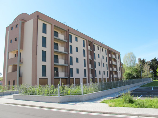 Condomino rumoroso: se la musica disturba i vicini di casa è reato