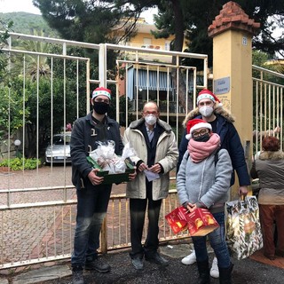 Il calore del Natale alla residenza per anziani di Varigotti lo portano i &quot;Garosci de Pia&quot;