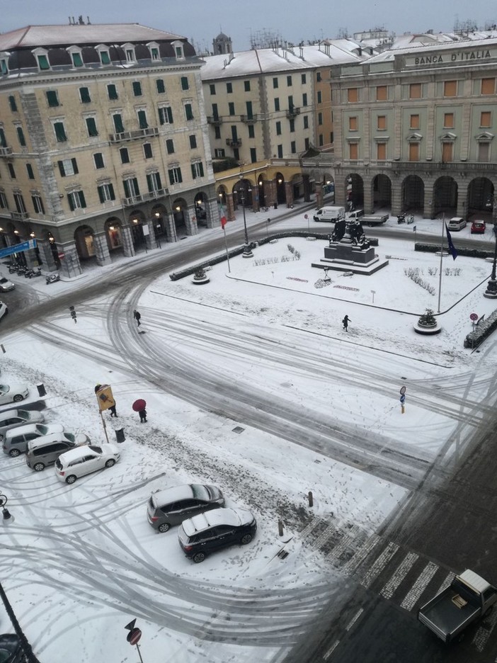 Allerta meteo, neve sulla costa e in Val Bormida (FOTO e VIDEO)