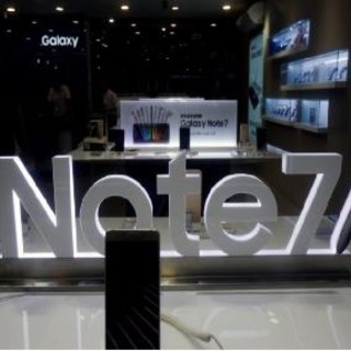 Con il telefonino incriminato Galaxy Note 7 non si vola