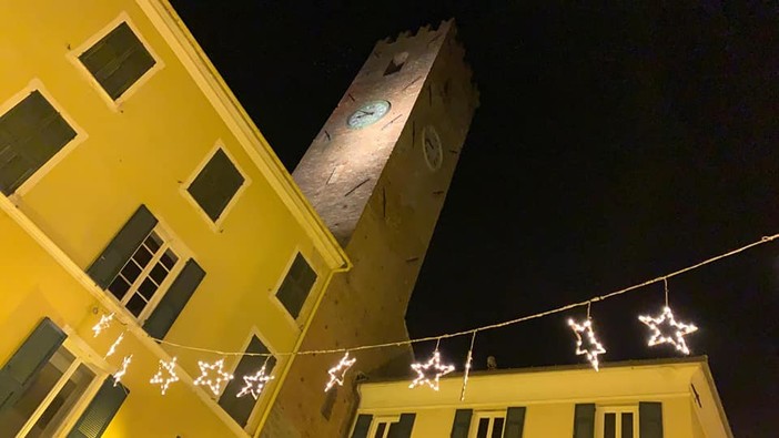 Noli accende le luminarie natalizie: "Che sia un Natale di prudenza e speranza"