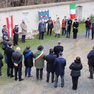 Nella foto, i momenti della cerimonia al Forte della Madonna degli Angeli