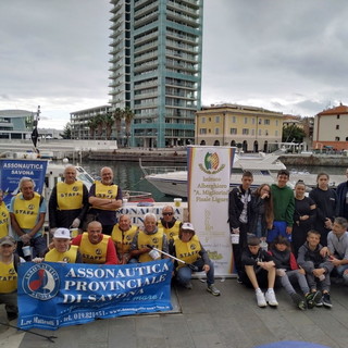 "No mozziconi in Darsena": successo per la raccolta organizzata da Assonautica