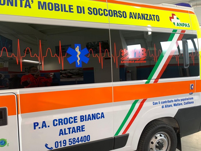 Incidente sulla Nazionale Piemonte, perde il controllo dell'auto e va a sbattere contro il guardrail Incidente sulla Nazionale Piemonte, perde il controllo dell'auto e va a sbattere contro il guardrail