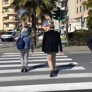 Albissola, attivo il nuovo semaforo a chiamata tra Piazza Vittorio Veneto e viale Matteotti
