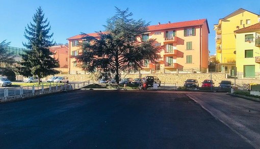 Carcare, nuovo parcheggio in via Barrili. Il sindaco De Vecchi: "Una risposta alle esigenze del quartiere" (VIDEO)