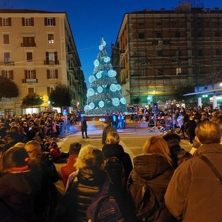 Il Comune di Savona prepara le luminarie natalizie con la riaccensione della Torretta