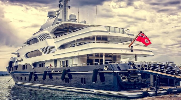 Cosa è bene sapere per noleggiare uno yacht di lusso