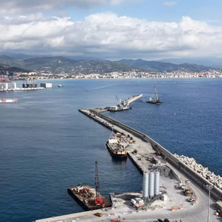 Foto tratte dal video pubblicato sul canale YouTube Ports of Genoa