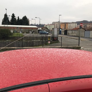 I primi fiocchi di neve scendono a Cairo Montenotte (VIDEO) I primi fiocchi di neve scendono a Cairo Montenotte (VIDEO)
