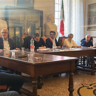 Sassello, si insedia il nuovo consiglio comunale: il Sindaco nomina come vicesindaco Sabrina Vernero e assessore Italo Caviglia