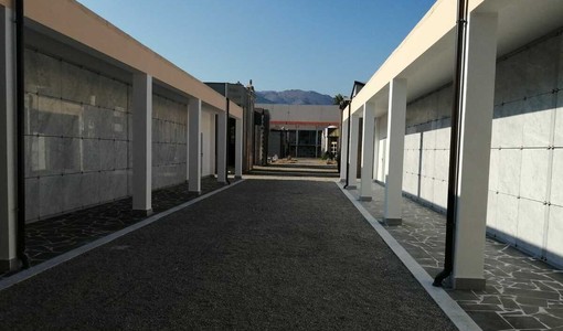 Leca d'Albenga, via al secondo lotto di ampliamento del cimitero: in arrivo 210 nuovi loculi Leca d'Albenga, via al secondo lotto di ampliamento del cimitero: in arrivo 210 nuovi loculi