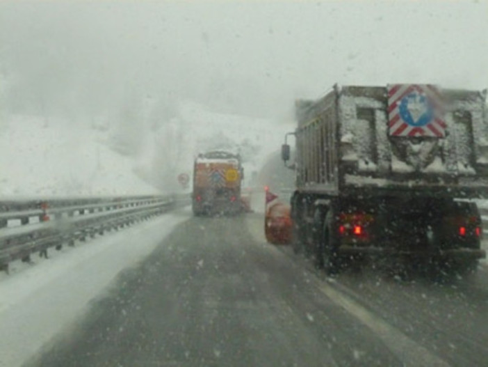 Riaperta la Savona-Torino, dapprima solo in direzione Sud, poco dopo anche in direzione Nord Riaperta la Savona-Torino, dapprima solo in direzione Sud, poco dopo anche in direzione Nord