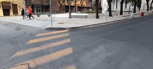 Savona, polemiche su piazza Diaz. Il comune: "Tutto migliorabile ma i lavori sono terminati all'80% e l'alzatina è temporanea"