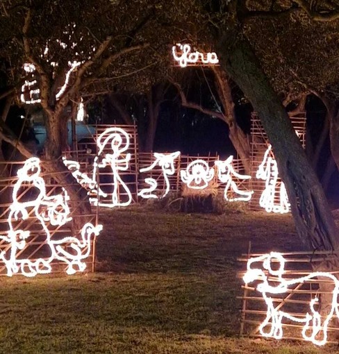 Si accende il Presepe Luminoso di Celle, la Natività splende vicino alla Cappella di San Lorenzo e Sant'Antonio Si accende il Presepe Luminoso di Celle, la Natività splende vicino alla Cappella di San Lorenzo e Sant'Antonio