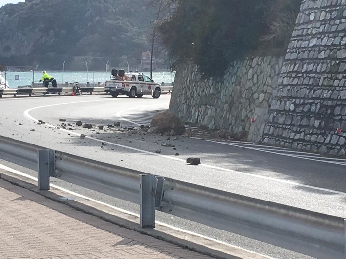 Frana tra Noli e Spotorno: ancora chiusa la via Aurelia