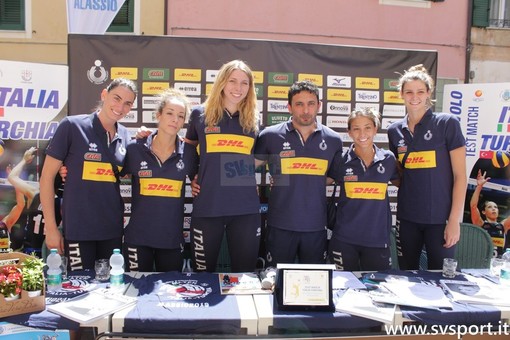 Il grande abbraccio di Alassio all'Italvolley femminile: sorrisi ed entusiasmo per il vernissage nel cuore della Città del Muretto (FOTO e VIDEO) Il grande abbraccio di Alassio all'Italvolley femminile: sorrisi ed entusiasmo per il vernissage nel cuore della Città del Muretto (FOTO e VIDEO)