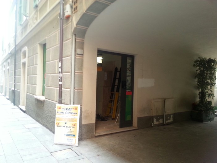 Finale, apre il quarto supermercato del centro salutato da qualche "mugugno"