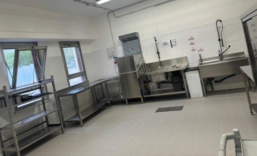 Ceriale, conclusi i lavori ai piani cottura: torna a pieno servizio la mensa scolastica per le scuole Ceriale, conclusi i lavori ai piani cottura: torna a pieno servizio la mensa scolastica per le scuole