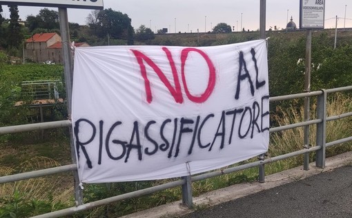 "La guerra del gas e dei rigassificatori": sabato 16 marzo appuntamento a Savona "La guerra del gas e dei rigassificatori": sabato 16 marzo appuntamento a Savona