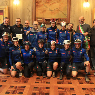 A Finale con l'obbiettivo Parigi '24: la nazionale femminile Under 23 di XCO in allenamento nei sentieri del finalese A Finale con l'obbiettivo Parigi '24: la nazionale femminile Under 23 di XCO in allenamento nei sentieri del finalese