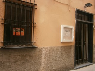 Alcuni dei negozi che hanno cessato l'attività