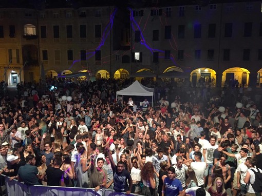 Finalmarina, successo ieri sera per la Notte bianca WOW Finalmarina, successo ieri sera per la Notte bianca WOW
