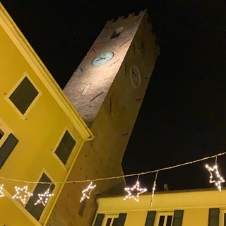 Noli accende le luminarie natalizie: "Che sia un Natale di prudenza e speranza"