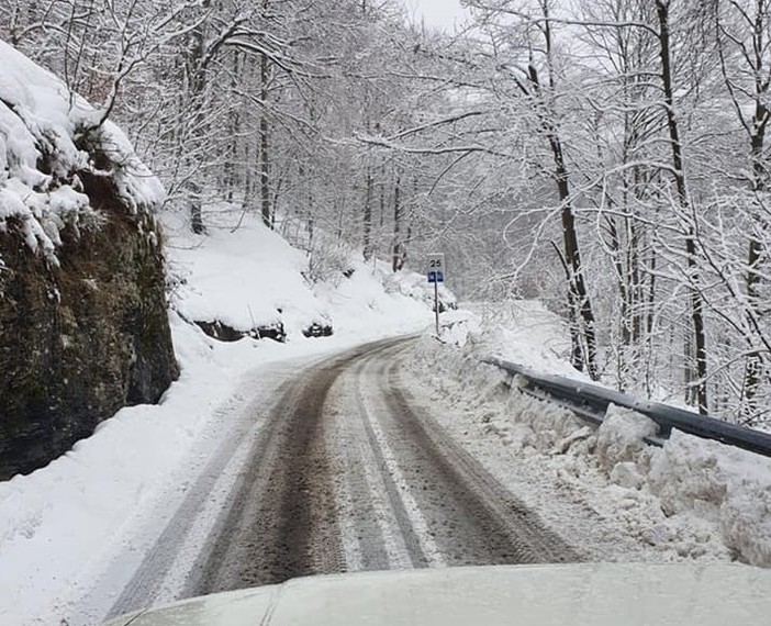 Maltempo, neve sui rilievi dell'entroterra: situazione strade sotto controllo