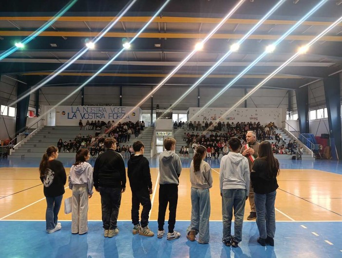 Albisola, eletto il nuovo consiglio comunale dei ragazzi, spazio alle quota rosa: il Sindaco è Greta Ghersi