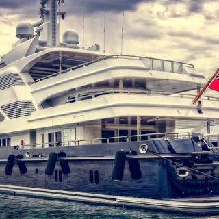 Cosa è bene sapere per noleggiare uno yacht di lusso