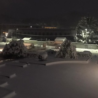 La neve torna a fare capolino nell'entroterra: previsioni meteo prossime ore. A6 chiusa al traffico pesante La neve torna a fare capolino nell'entroterra: previsioni meteo prossime ore. A6 chiusa al traffico pesante