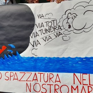 Sentenza Piombino, Rete No Rigass GNL: "Parere deterrente agli oppositori che lascia aperta la questione spostamento"