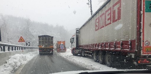 Neve sulla A6 (immagine di repertorio) Neve sulla A6 (immagine di repertorio)