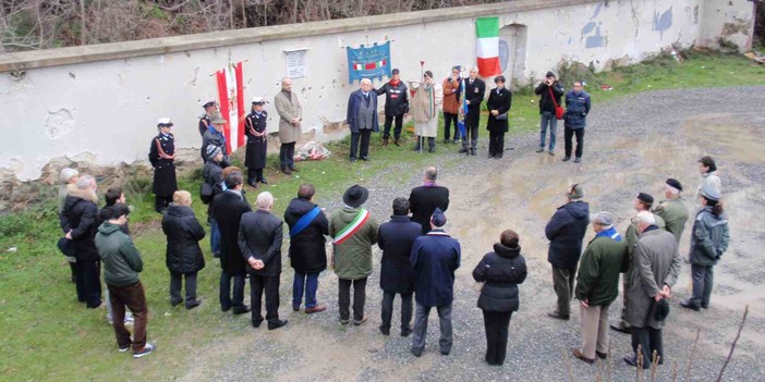 Nella foto, i momenti della cerimonia al Forte della Madonna degli Angeli